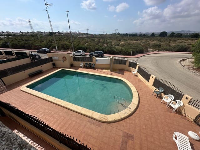 3 soveværelse Villa til salg i La Marina, Elche / Elx med swimmingpool - € 199.999 (Ref: 10057649)