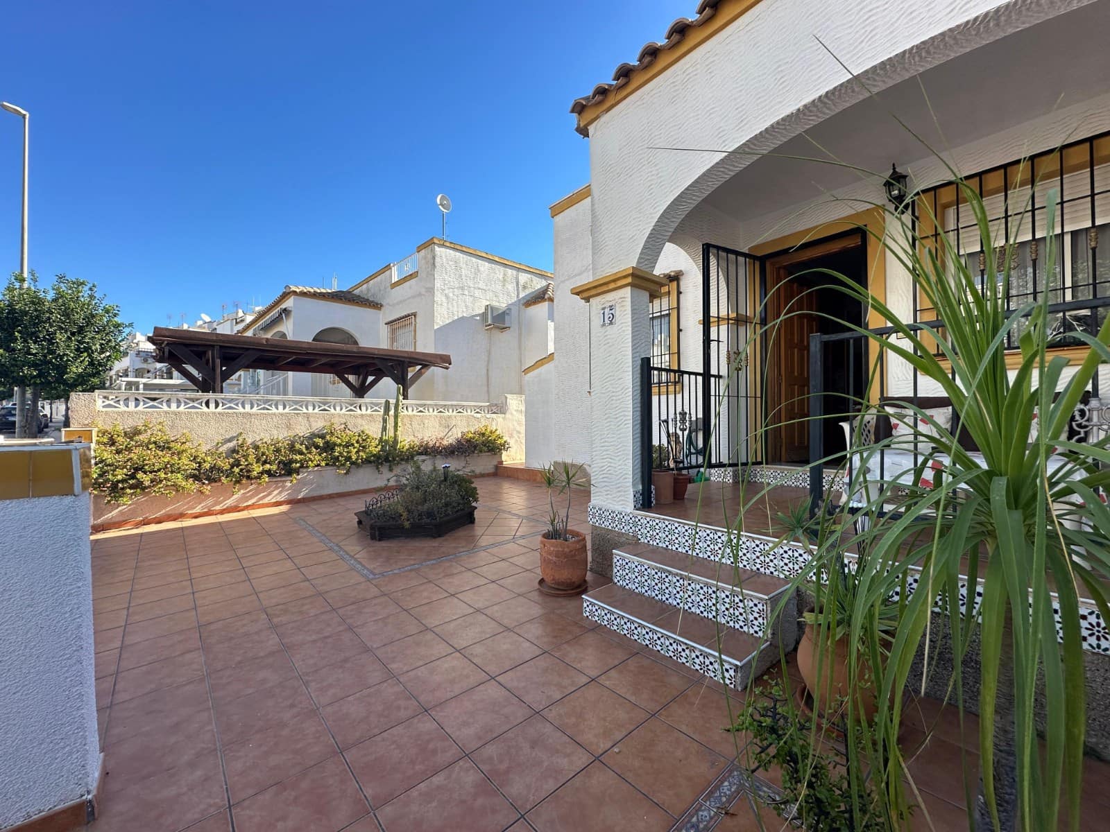 Chalet de 3 habitaciones en La Marina en venta con piscina garaje - 174.999 € (Ref: 10076834)