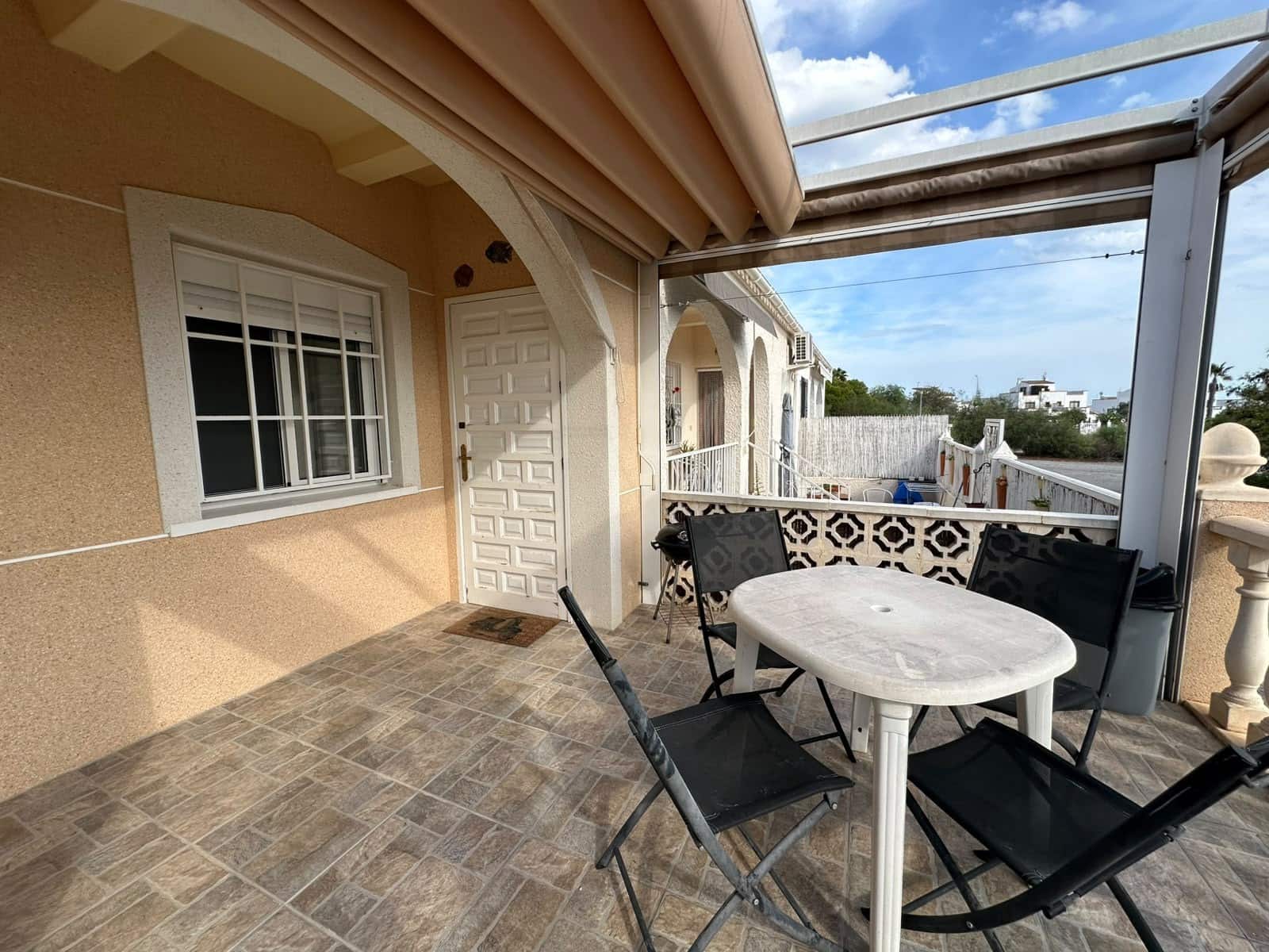 2 makuuhuone Omakotitalo myytävänä paikassa La Marina - 125 000 € (Ref: 10144764)