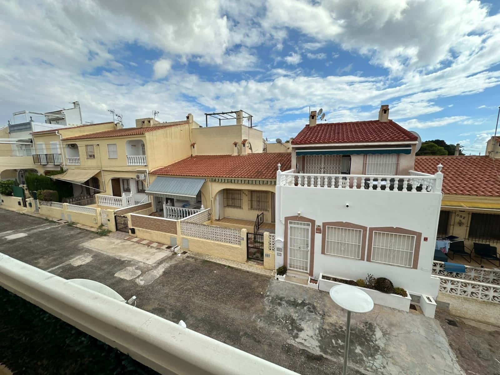3 makuuhuone Omakotitalo myytävänä paikassa La Marina - 160 000 € (Ref: 10156177)