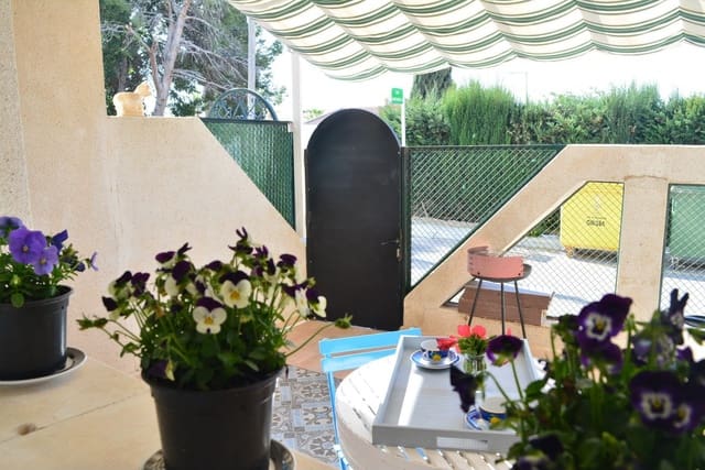 1 soveværelse Byhus til salg i La Marina, Elche / Elx med swimmingpool - € 107.000 (Ref: 10160104)
