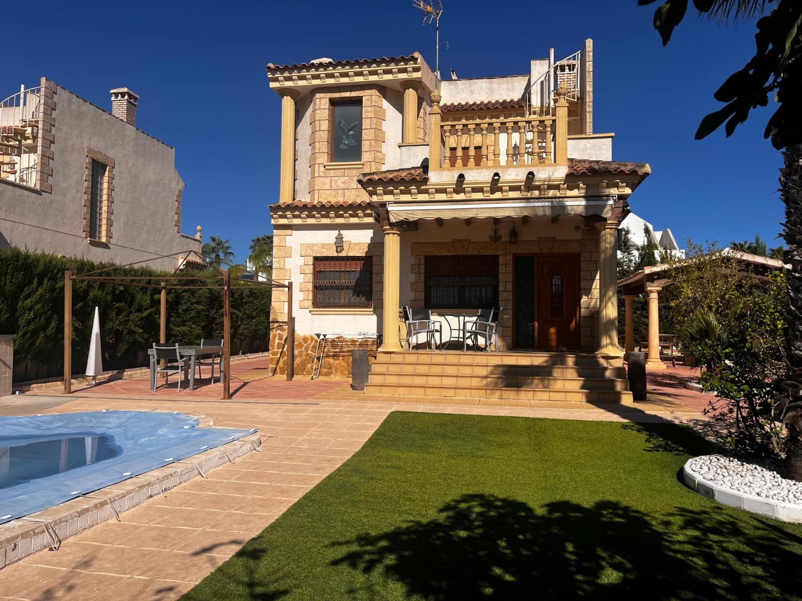 3 sypialnia Willa na sprzedaż w La Marina z basenem garażem - 380 000 € (Ref: 10172117)