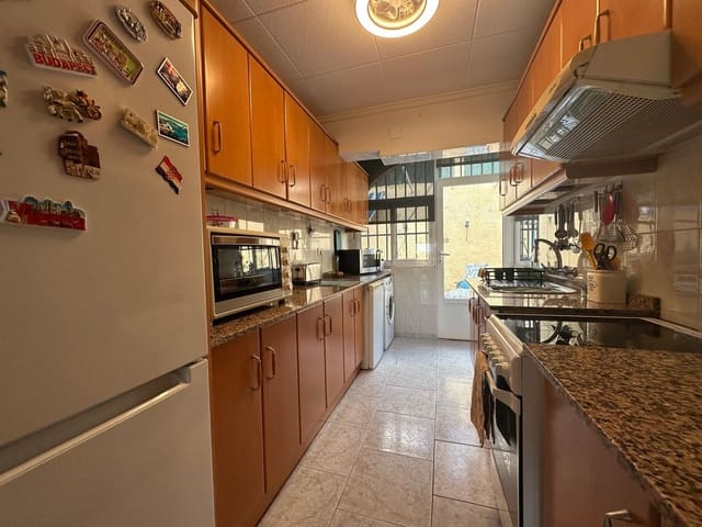 2 slaapkamer Villa te koop in La Marina, Elche / Elx met zwembad garage - € 250.000 (Ref: 10182224)