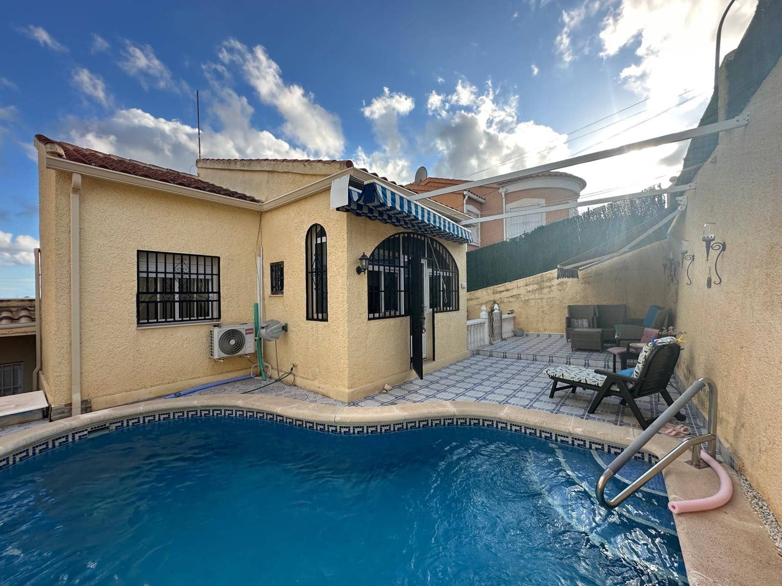 2 slaapkamer Villa te koop in La Marina met zwembad garage - € 250.000 (Ref: 10182224)