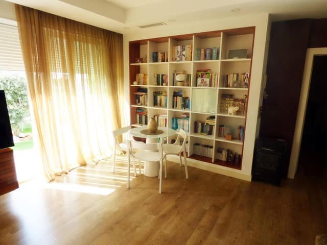 Chalet de 3 habitaciones en La Marina, Elche / Elx en venta con piscina - 495.000 € (Ref: 4919343)