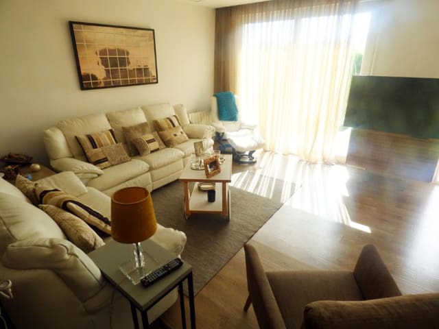 Chalet de 3 habitaciones en La Marina, Elche / Elx en venta con piscina - 495.000 € (Ref: 4919343)