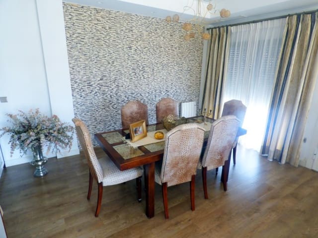 Chalet de 3 habitaciones en La Marina, Elche / Elx en venta con piscina - 495.000 € (Ref: 4919343)