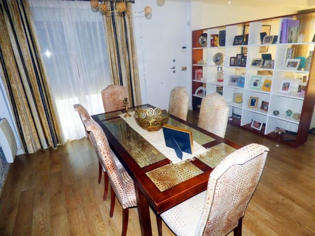 Chalet de 3 habitaciones en La Marina, Elche / Elx en venta con piscina - 495.000 € (Ref: 4919343)