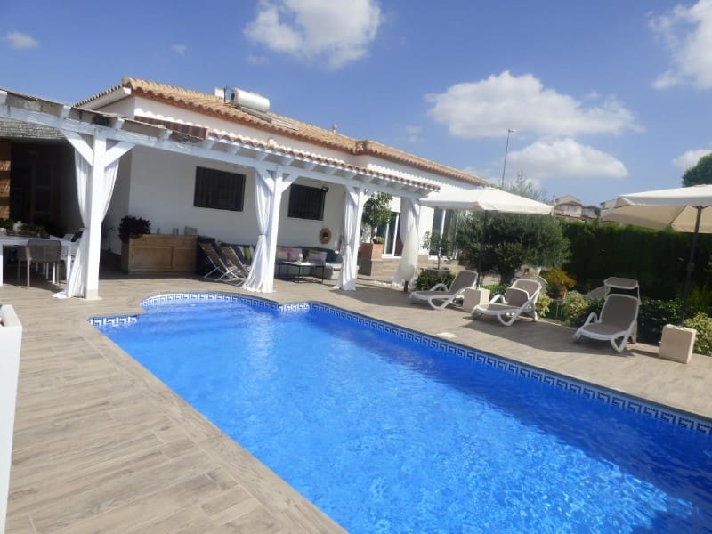 Chalet de 3 habitaciones en La Marina en venta con piscina - 495.000 € (Ref: 4919343)