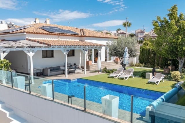 3 slaapkamer Villa te koop in La Marina, Elche / Elx met zwembad - € 495.000 (Ref: 4919343)