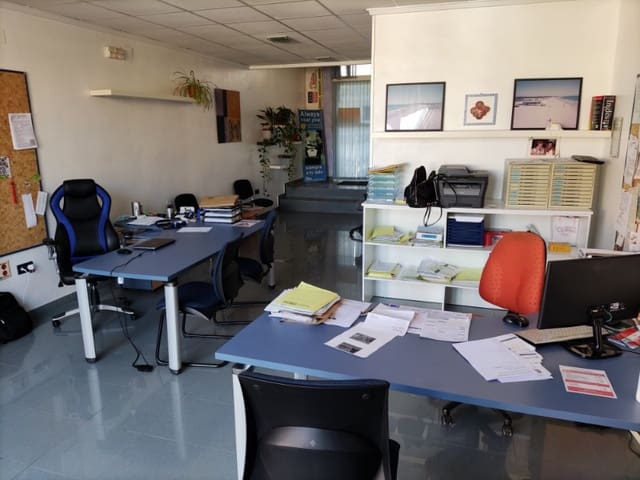 Commercial for sale in La Marina, Elche / Elx - € 150,000 (Ref: 5735230)