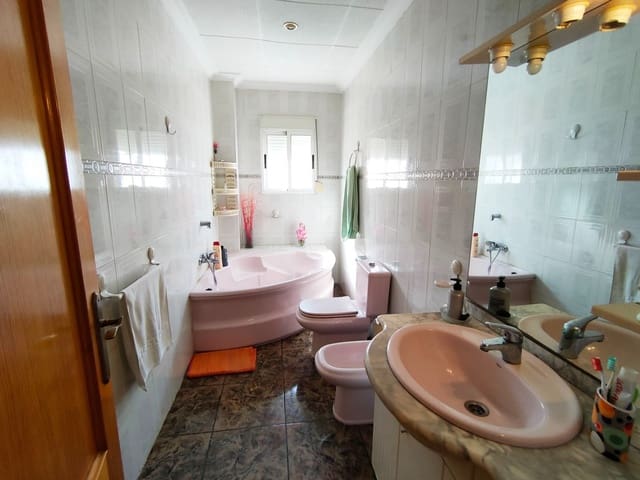 7 bedroom Villa for sale in La Marina, Elche / Elx with garage - € 439,000 (Ref: 6392234)