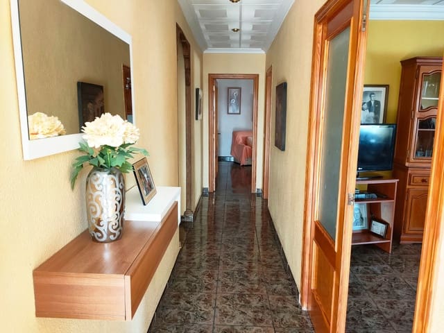 7 bedroom Villa for sale in La Marina, Elche / Elx with garage - € 439,000 (Ref: 6392234)