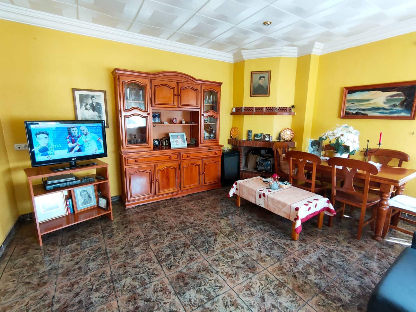 7 bedroom Villa for sale in La Marina with garage - € 439,000 (Ref: 6392234)