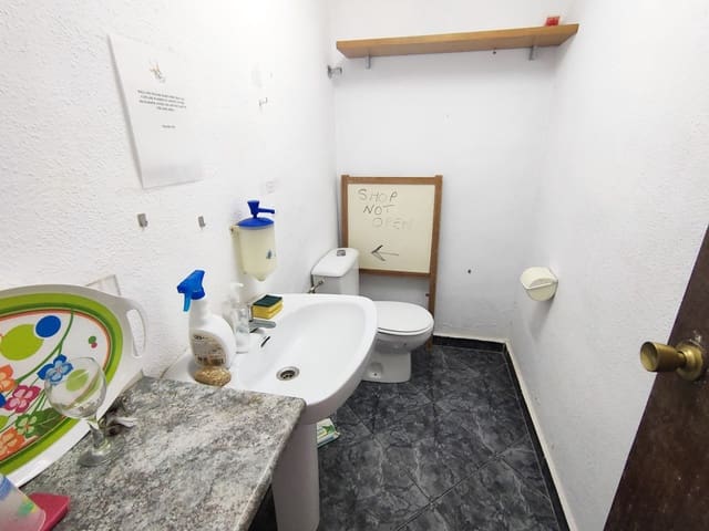 Commercial for sale in La Marina, Elche / Elx - € 110,000 (Ref: 7040356)