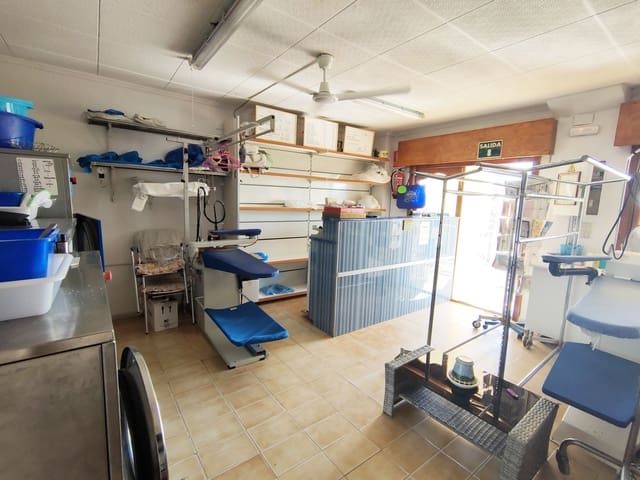 Commercial for sale in La Marina, Elche / Elx - € 110,000 (Ref: 7040356)