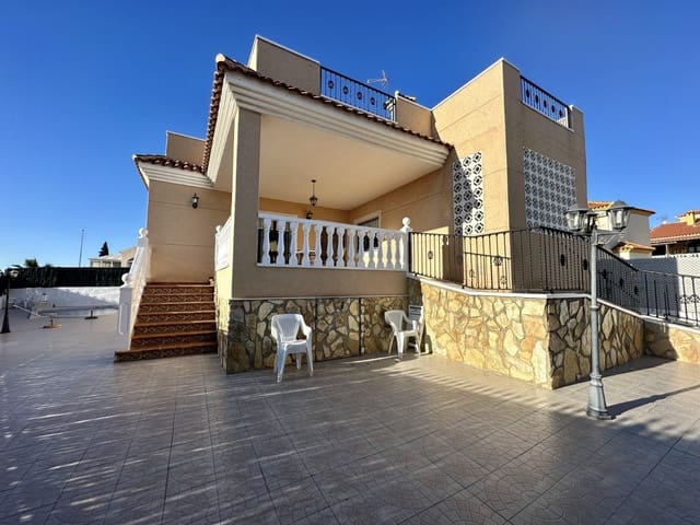 5 Zimmer Villa zu verkaufen in La Marina, Elche / Elx mit Pool Garage - 449.500 € (Ref: 7989766)