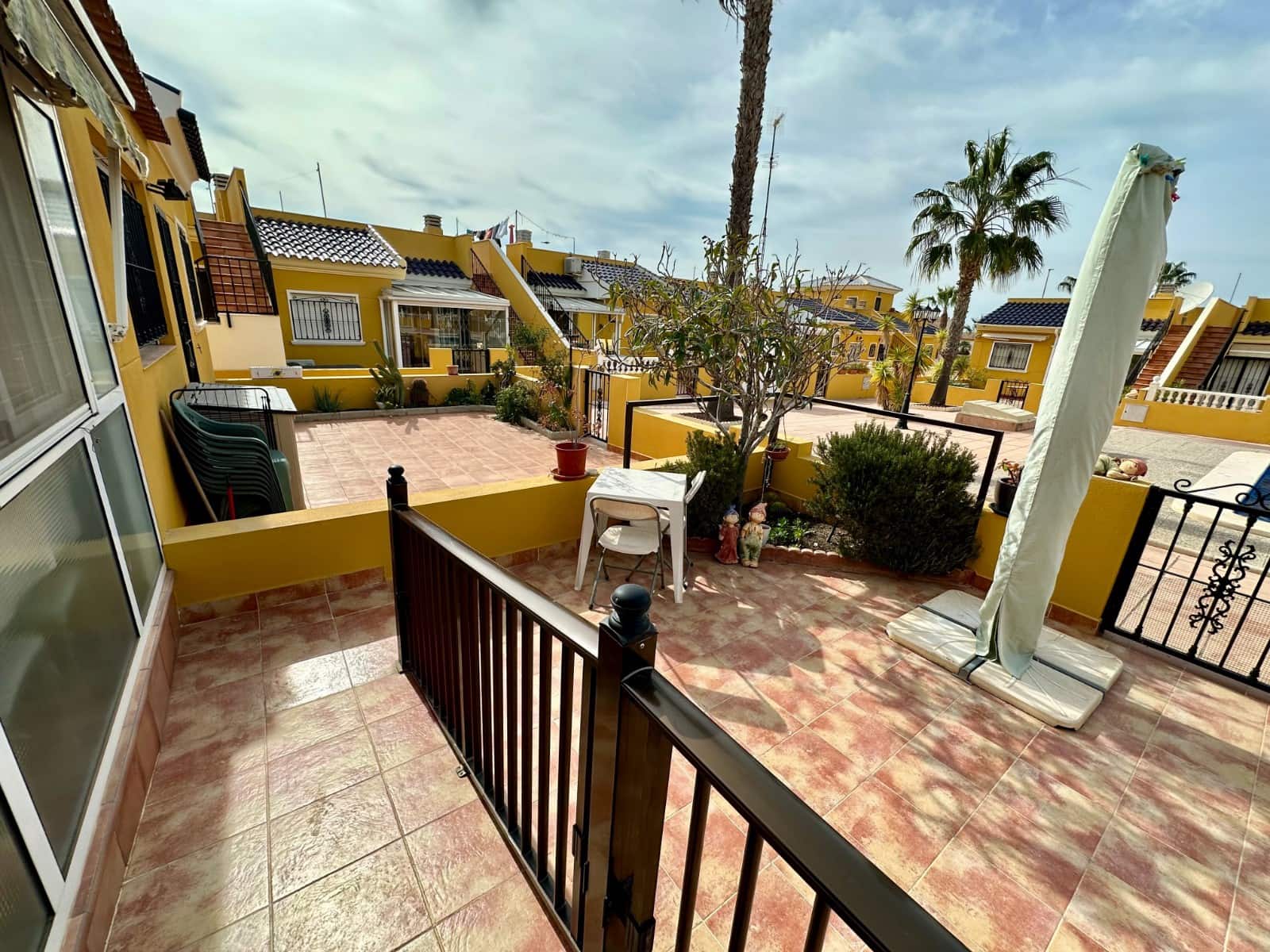 2 soveværelse Byhus til salg i La Marina med swimmingpool - € 170.000 (Ref: 8092924)