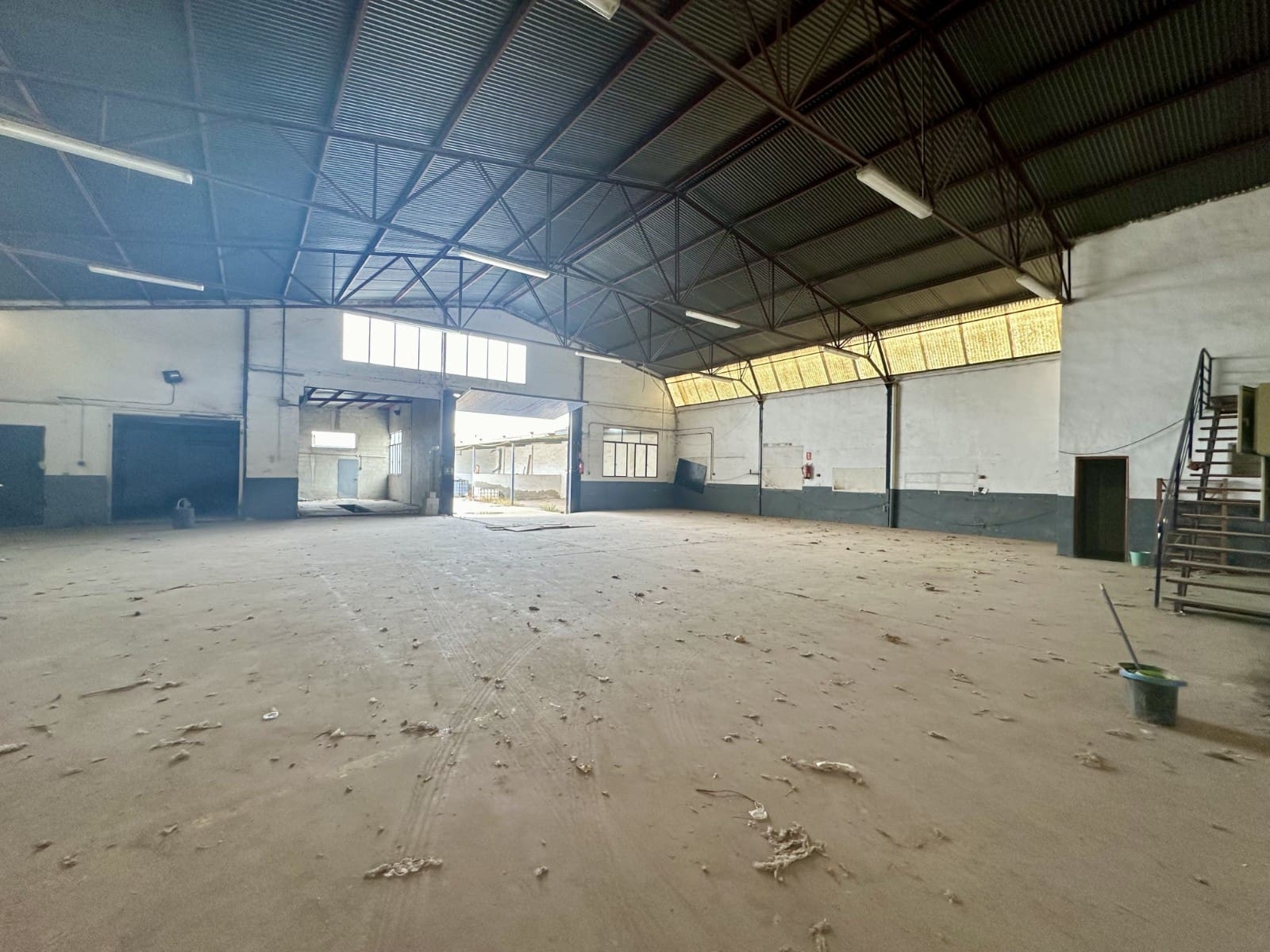 Business for sale in Catral with garage - € 500,000 (Ref: 8188648)
