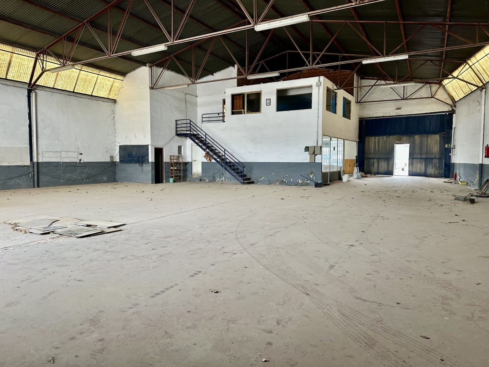 Business for sale in Catral with garage - € 500,000 (Ref: 8188648)