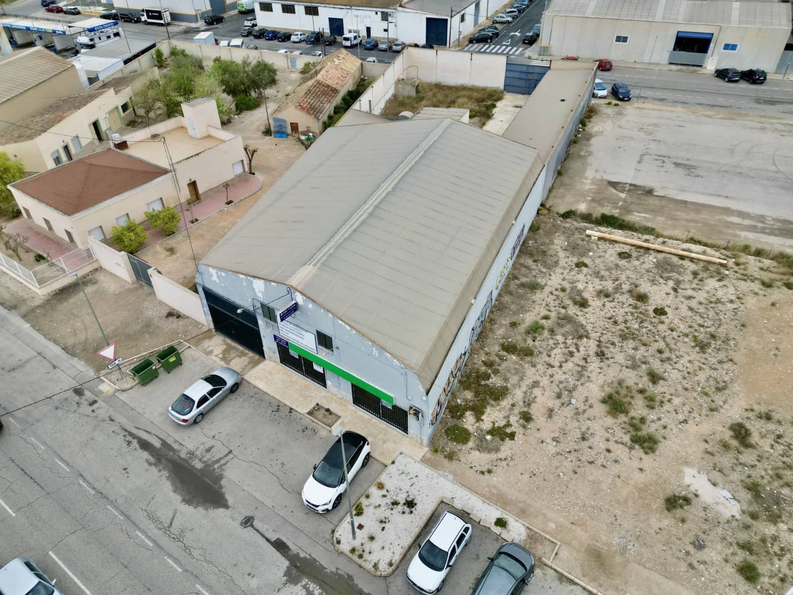 Business for sale in Catral with garage - € 500,000 (Ref: 8188648)