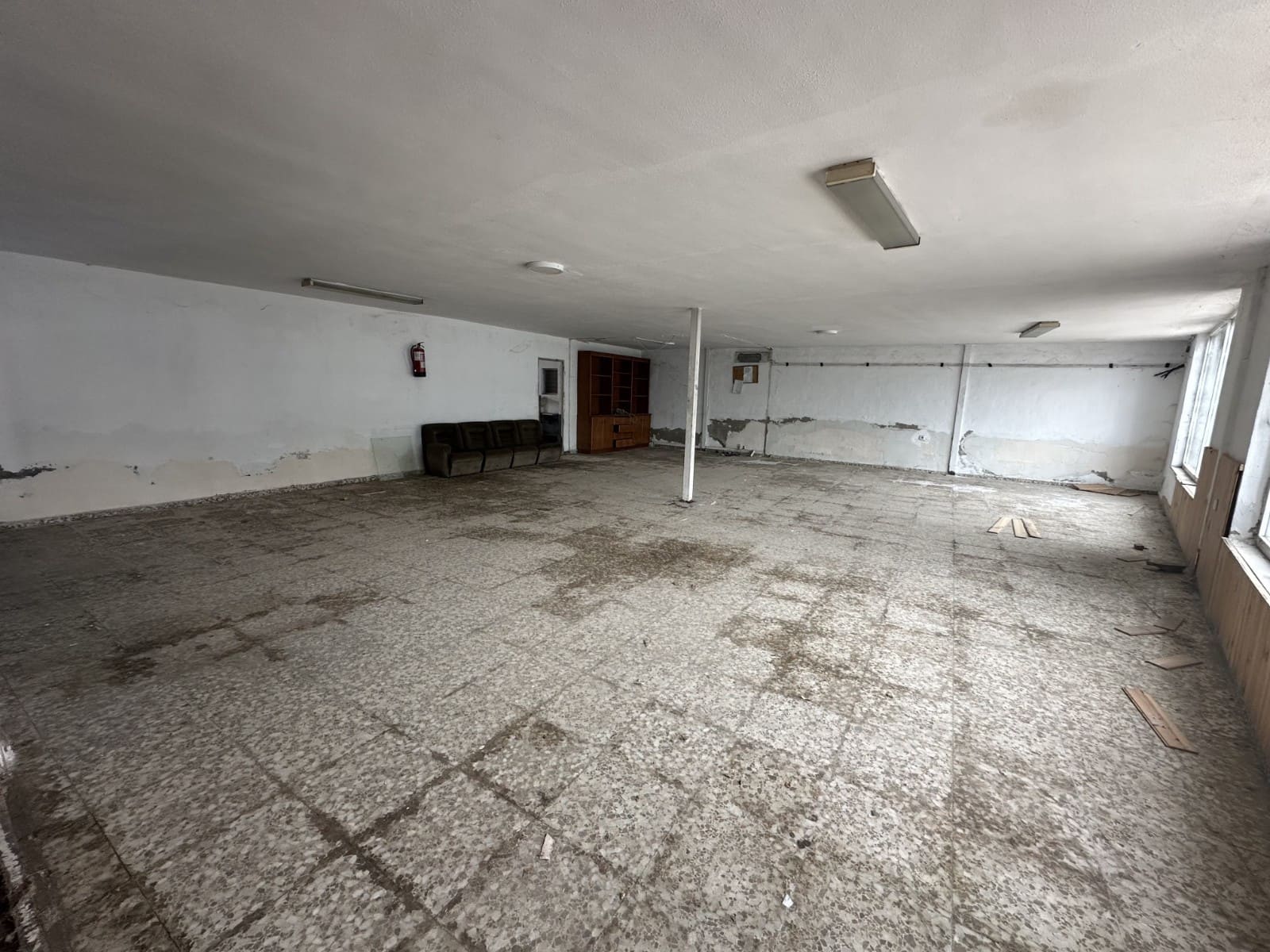 Business for sale in Catral with garage - € 500,000 (Ref: 8188648)