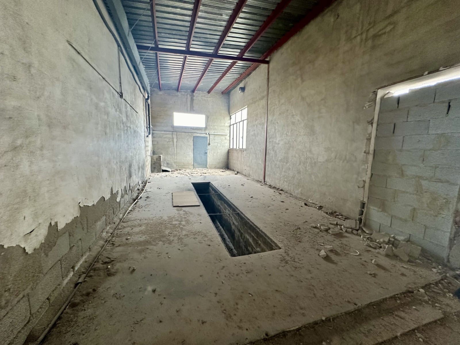 Business for sale in Catral with garage - € 500,000 (Ref: 8188648)