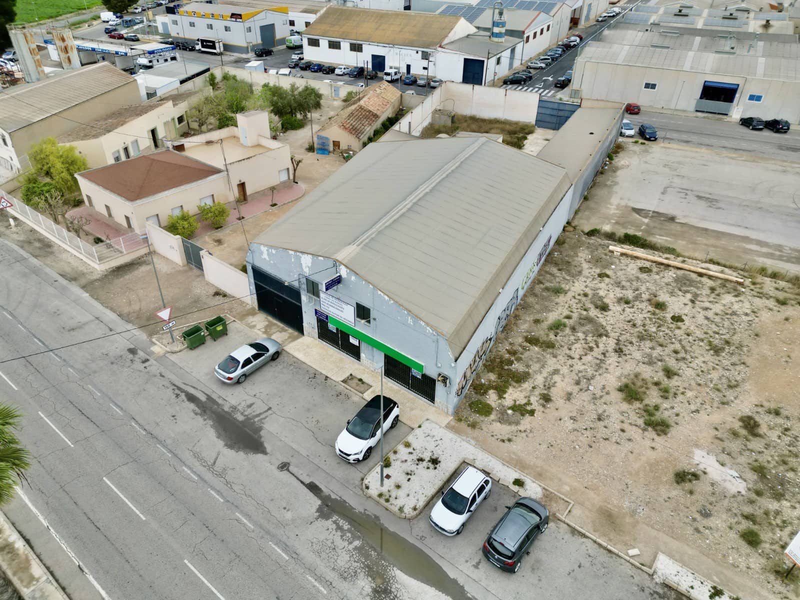 Business for sale in Catral with garage - € 500,000 (Ref: 8188648)