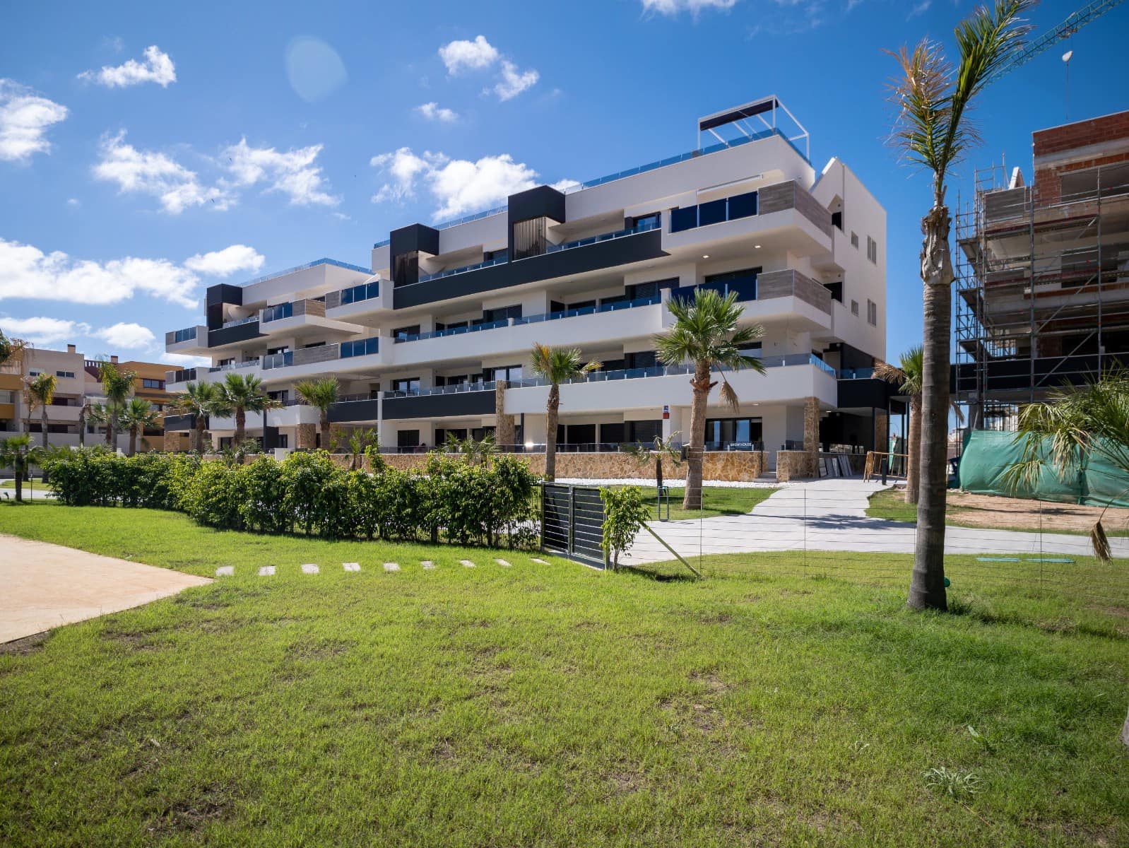 2 Zimmer Apartment zu verkaufen in Orihuela Costa mit Pool Garage - 272.000 € (Ref: 8223016)