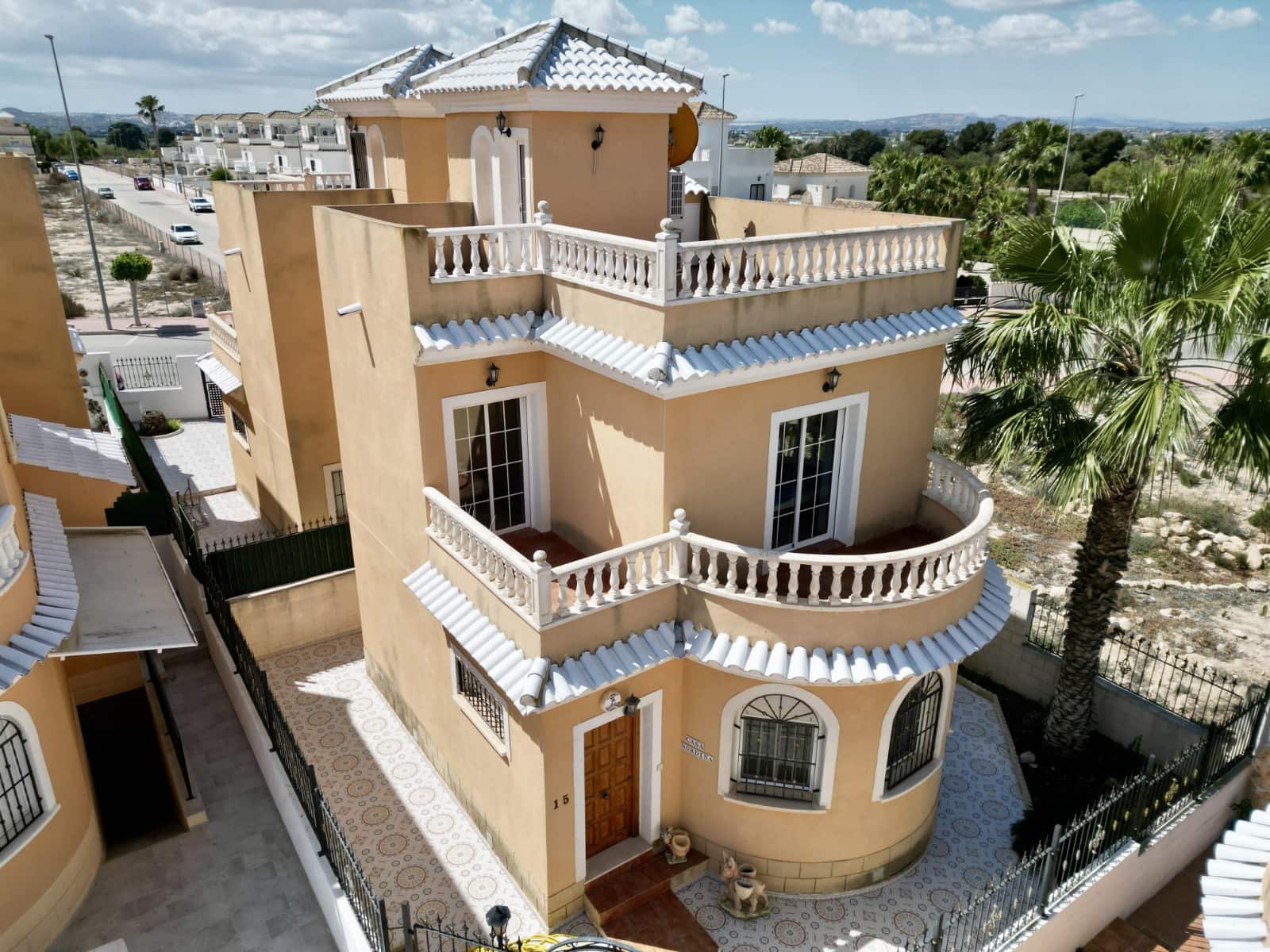 3 Zimmer Villa zu verkaufen in La Marina mit Pool - 174.000 € (Ref: 8248197)