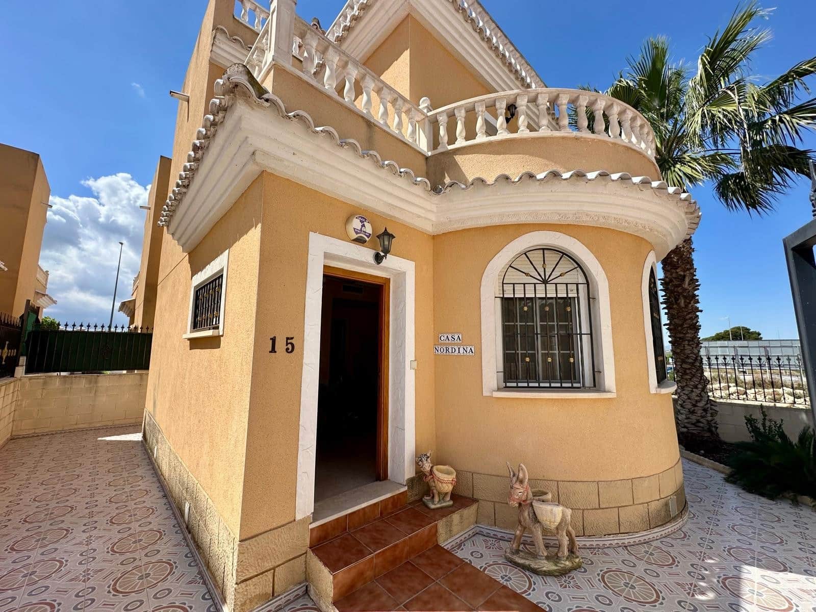 3 Zimmer Villa zu verkaufen in La Marina mit Pool - 174.000 € (Ref: 8248197)