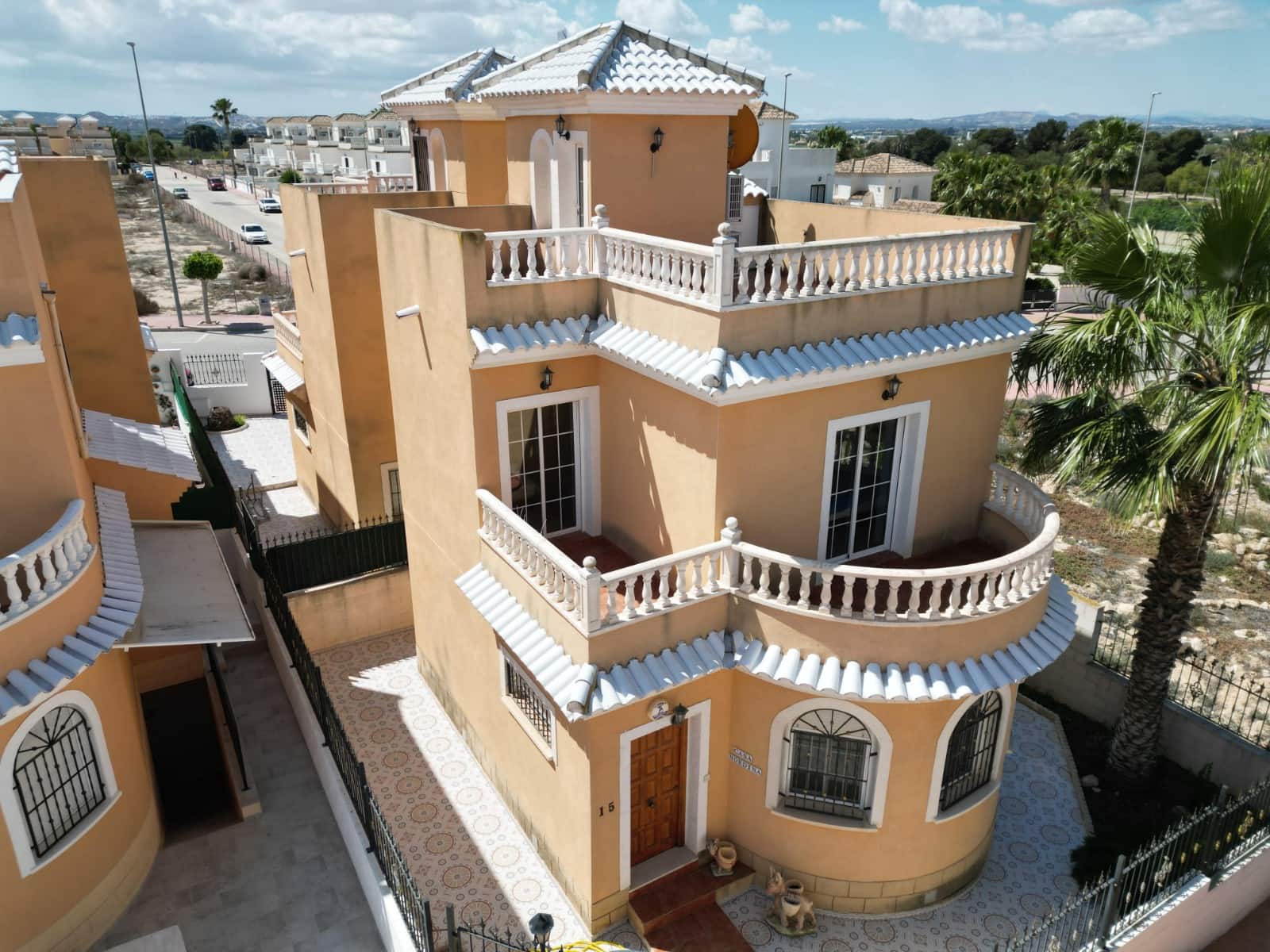 3 Zimmer Villa zu verkaufen in La Marina mit Pool - 174.000 € (Ref: 8248197)