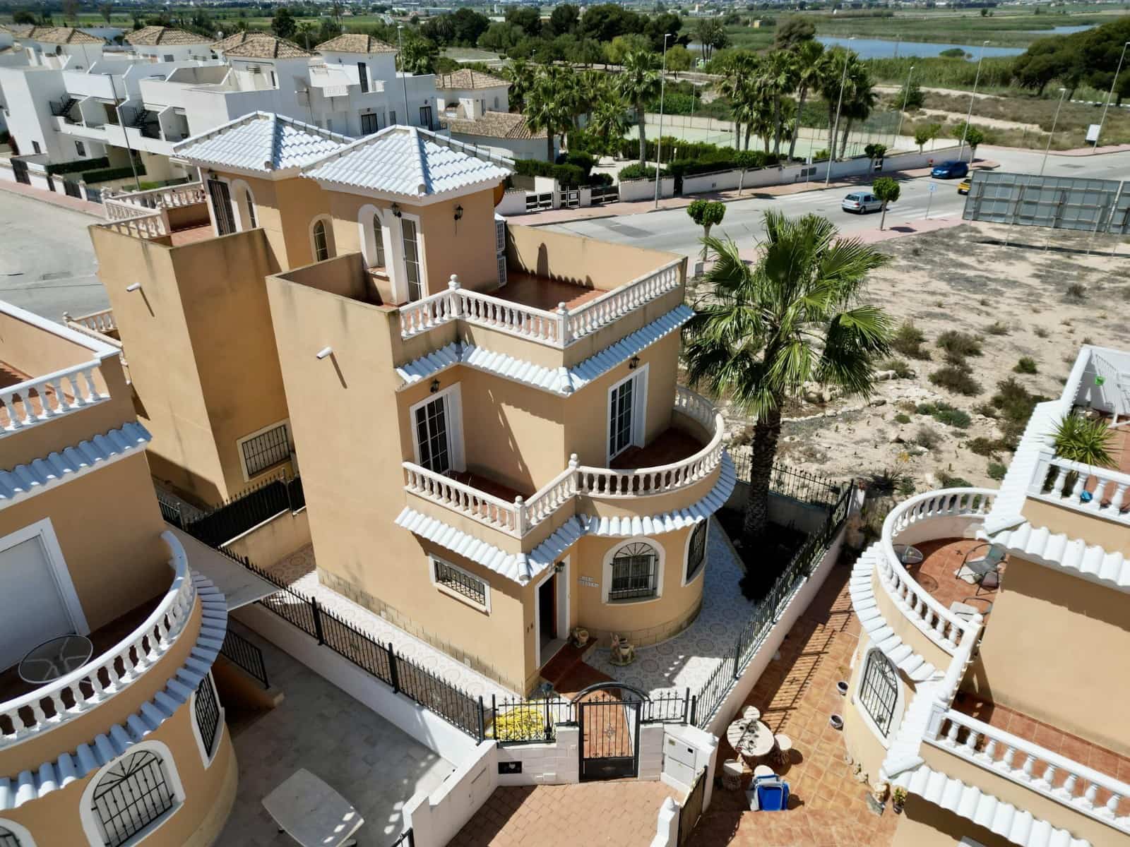 3 Zimmer Villa zu verkaufen in La Marina mit Pool - 174.000 € (Ref: 8248197)