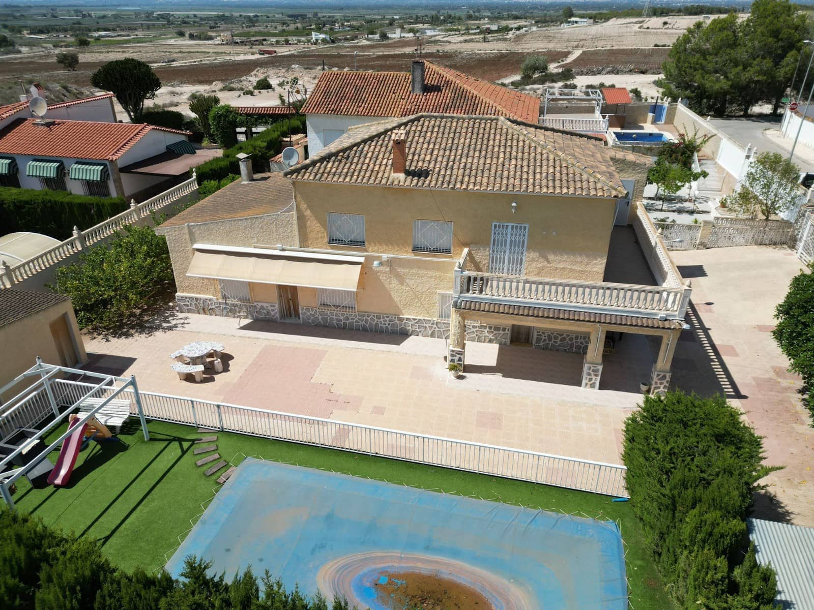 8 slaapkamer Villa te koop in La Marina met zwembad garage - € 380.000 (Ref: 8402642)