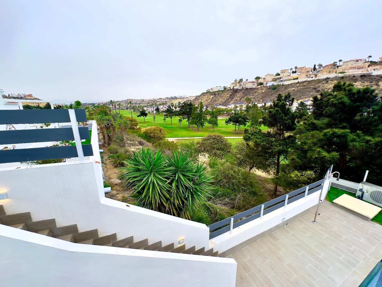 4 Zimmer Villa zu verkaufen in Ciudad Quesada mit Pool Garage - 834.000 € (Ref: 8418150)