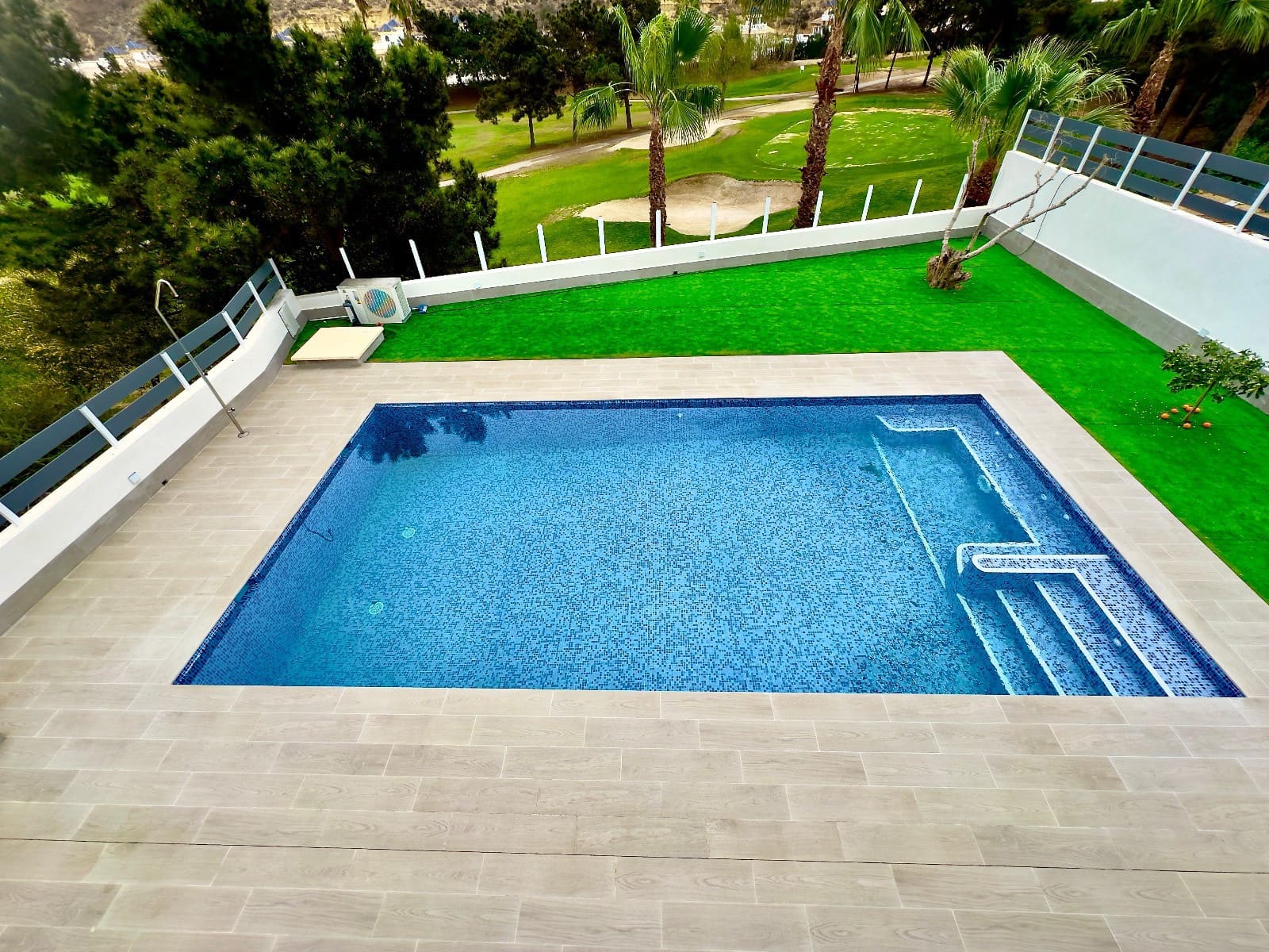 4 Zimmer Villa zu verkaufen in Ciudad Quesada mit Pool Garage - 834.000 € (Ref: 8418150)