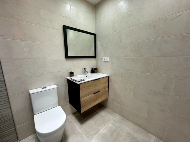 3 slaapkamer Halfvrijstaande villa te koop in Daya Nueva met zwembad garage - € 332.000 (Ref: 8495328)