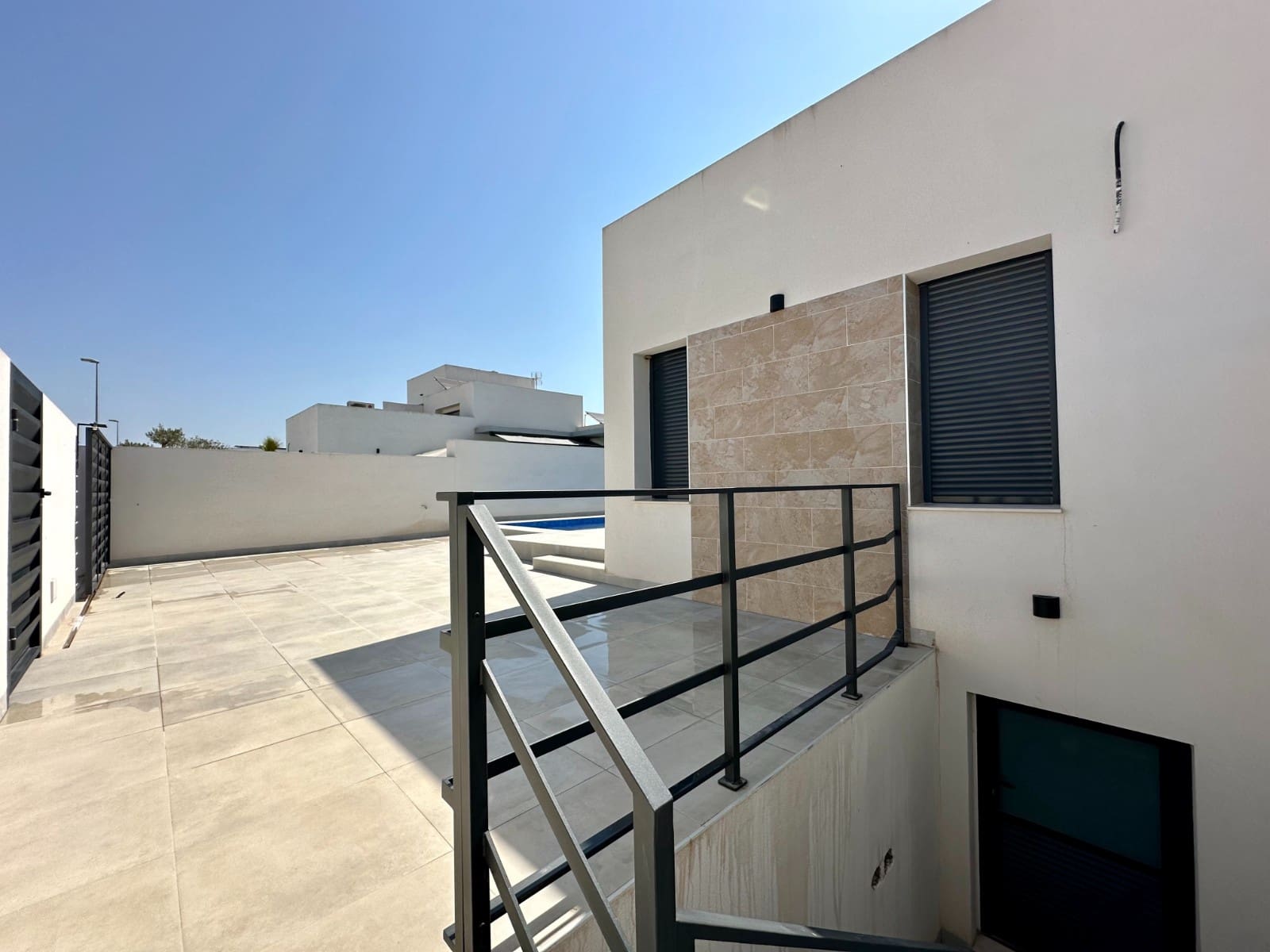 3 soveværelse Semi-Rækkehus til salg i Daya Nueva med swimmingpool garage - € 332.000 (Ref: 8495328)