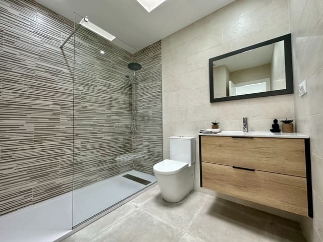 3 slaapkamer Halfvrijstaande villa te koop in Daya Nueva met zwembad garage - € 332.000 (Ref: 8495328)