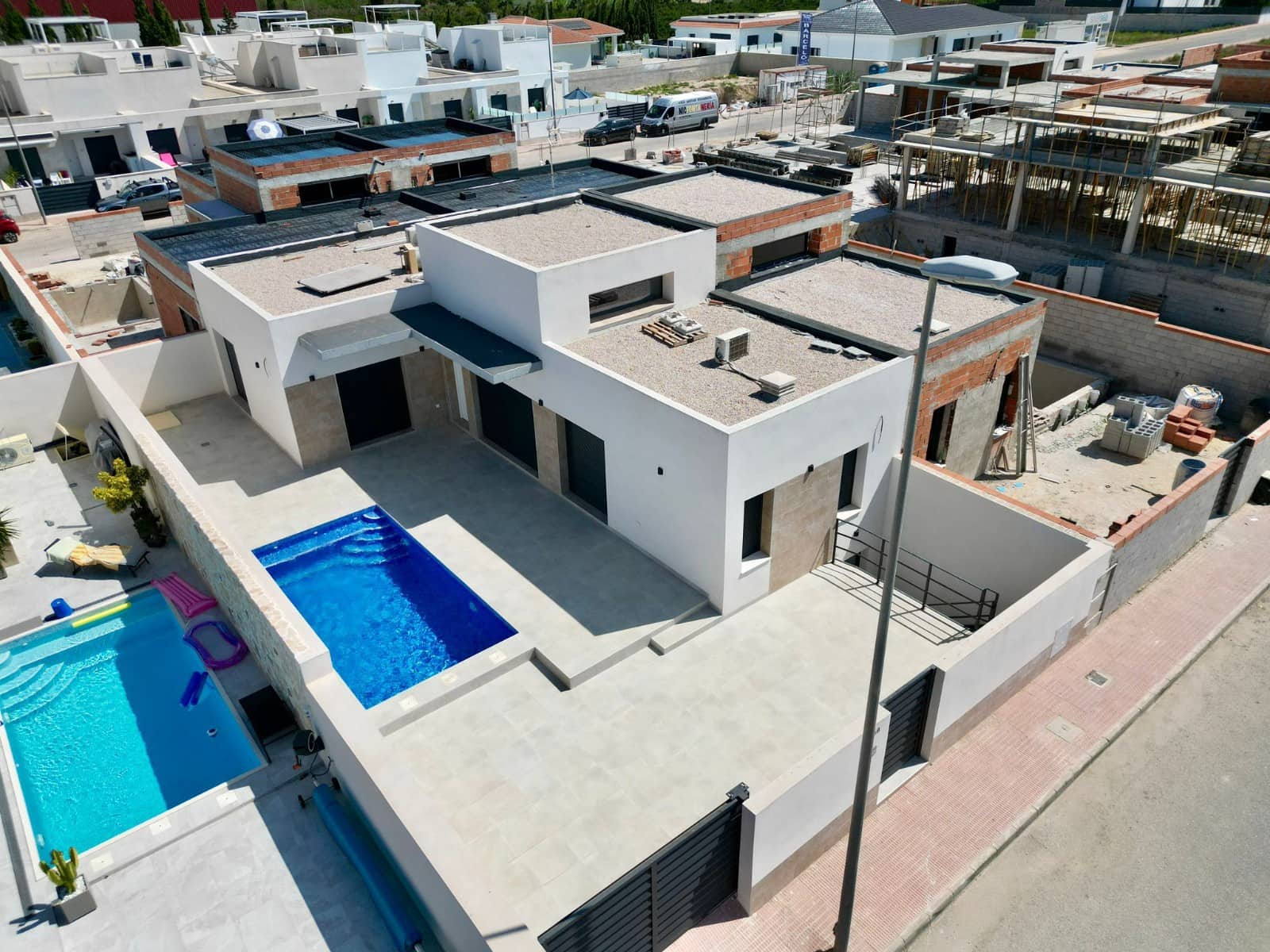 3 soveværelse Semi-Rækkehus til salg i Daya Nueva med swimmingpool garage - € 332.000 (Ref: 8495328)