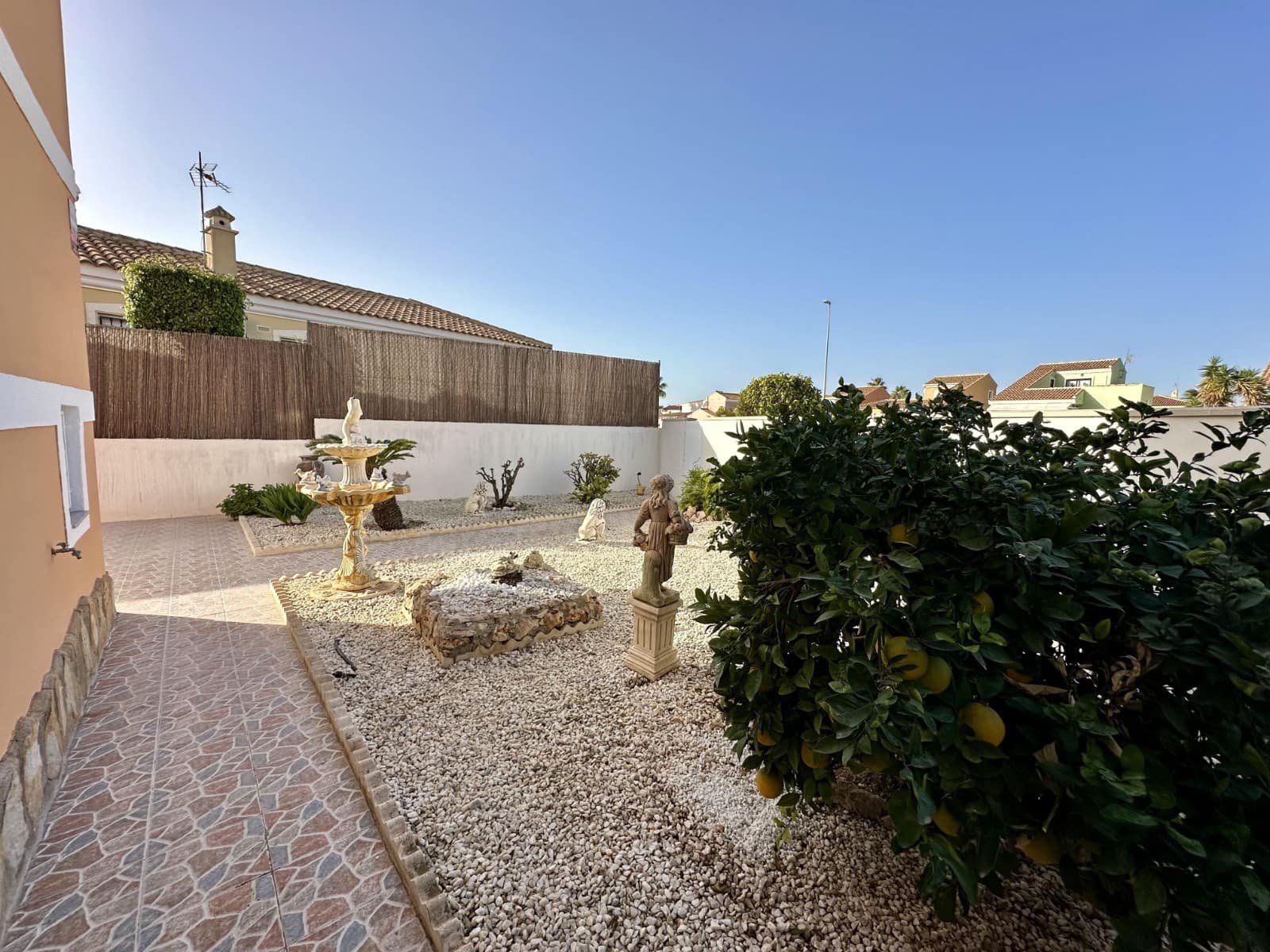 Chalet de 4 habitaciones en La Marina en venta - 380.000 € (Ref: 8672385)