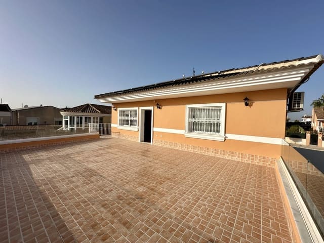 4 bedroom Villa for sale in La Marina, Elche / Elx - € 380,000 (Ref: 8672385)