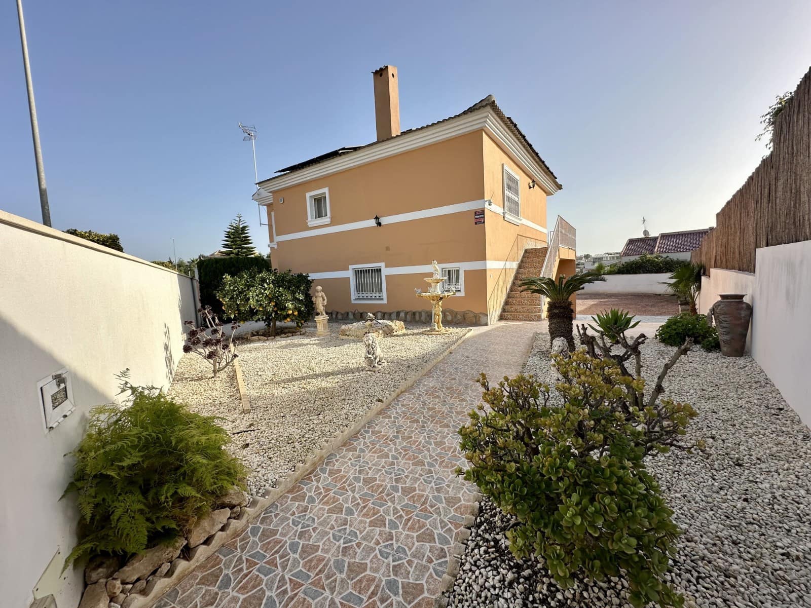 Chalet de 4 habitaciones en La Marina en venta - 380.000 € (Ref: 8672385)