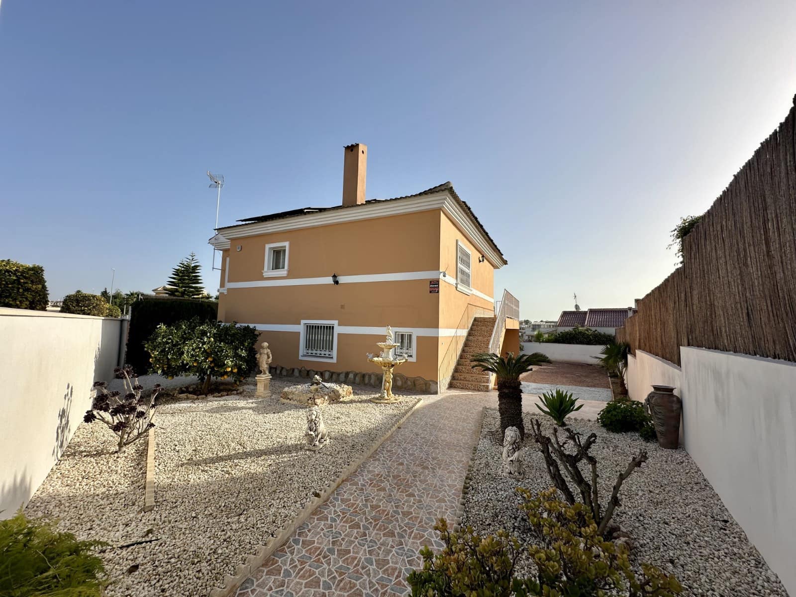 Chalet de 4 habitaciones en La Marina en venta - 380.000 € (Ref: 8672385)