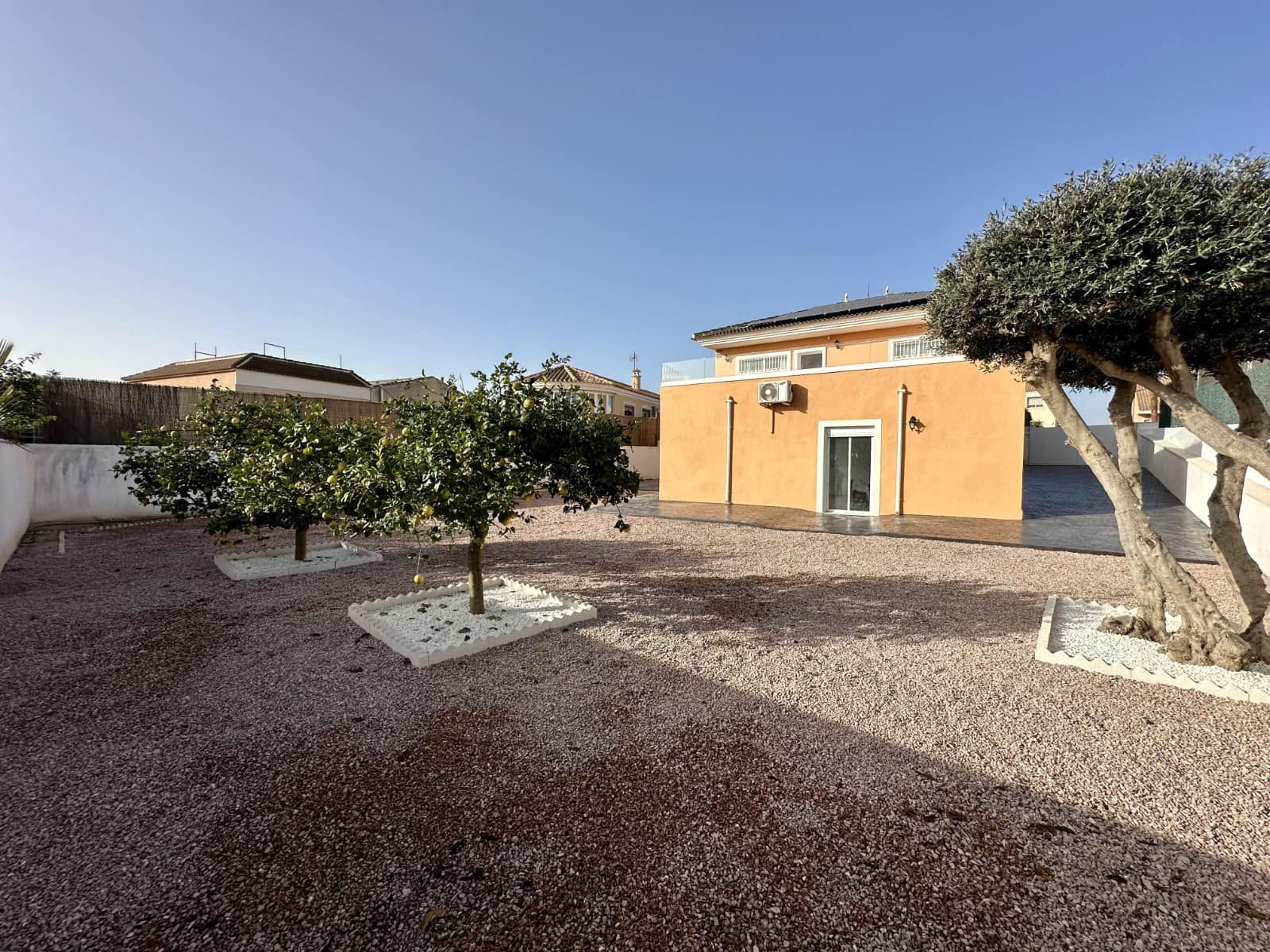 Chalet de 4 habitaciones en La Marina en venta - 380.000 € (Ref: 8672385)