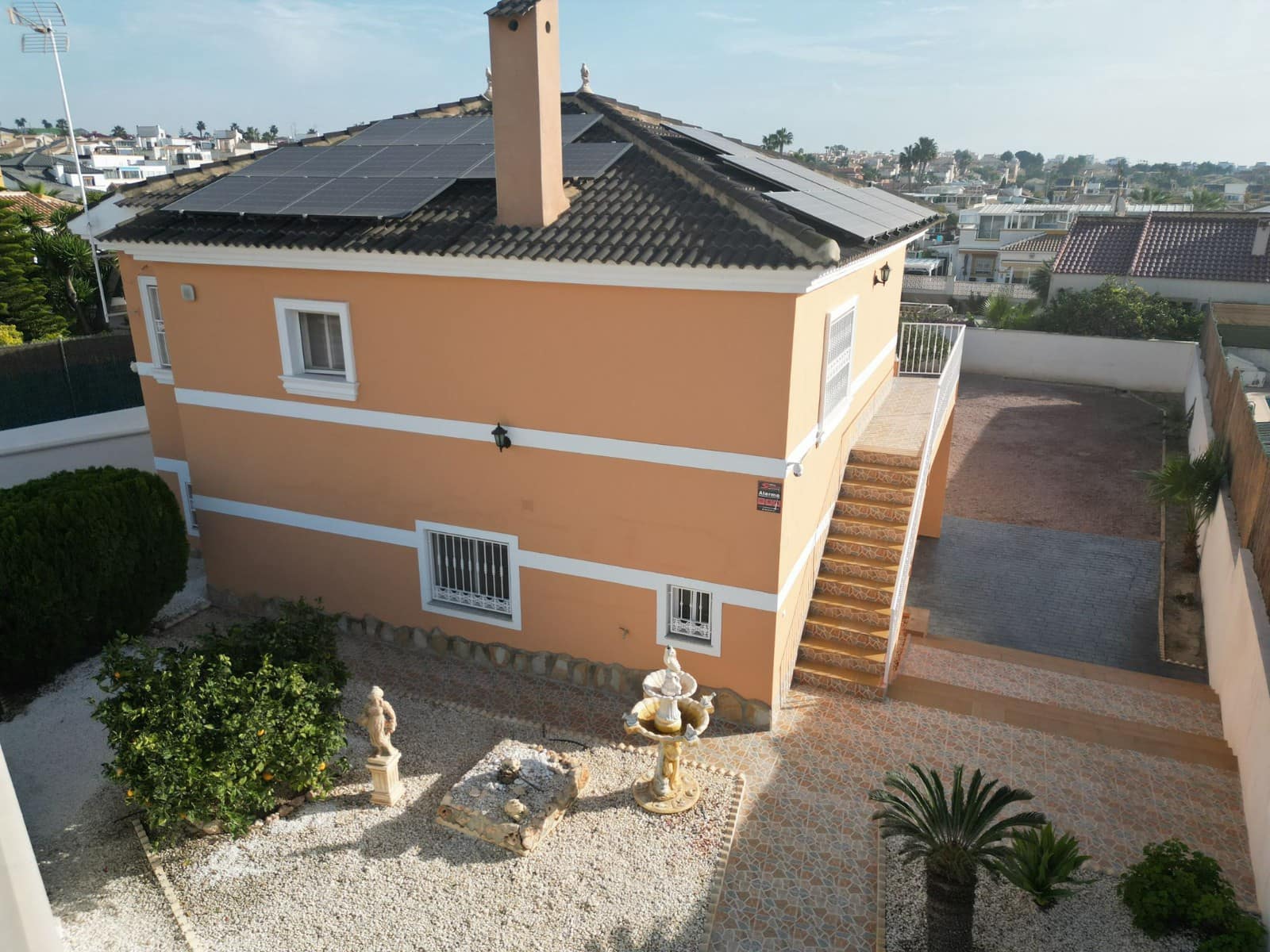 Chalet de 4 habitaciones en La Marina en venta - 380.000 € (Ref: 8672385)