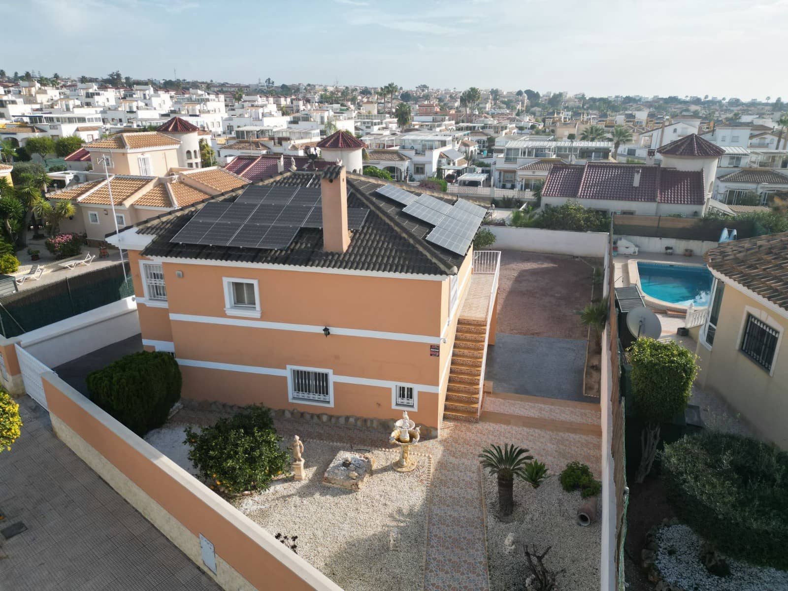 Chalet de 4 habitaciones en La Marina en venta - 380.000 € (Ref: 8672385)