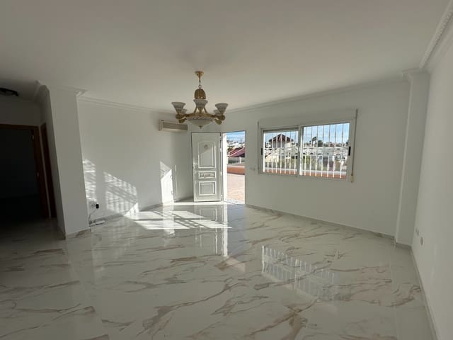 4 bedroom Villa for sale in La Marina, Elche / Elx - € 380,000 (Ref: 8672385)