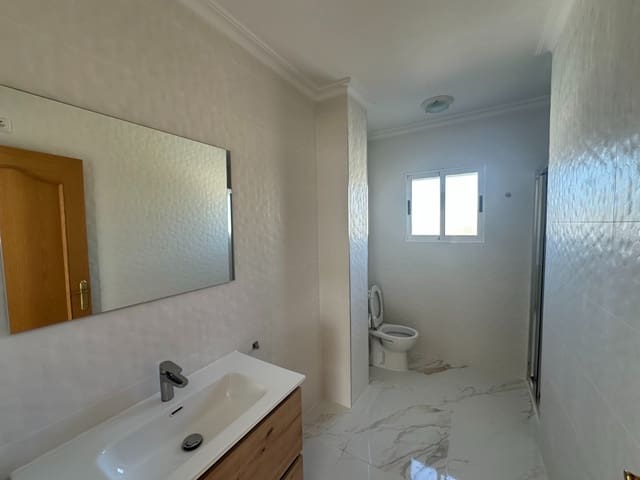 4 bedroom Villa for sale in La Marina, Elche / Elx - € 380,000 (Ref: 8672385)