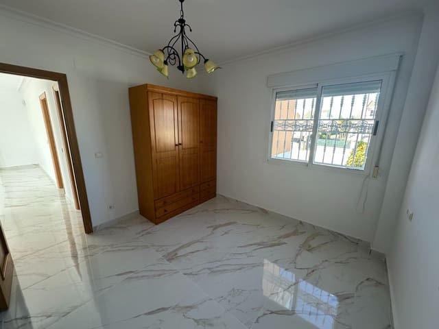 4 bedroom Villa for sale in La Marina, Elche / Elx - € 380,000 (Ref: 8672385)